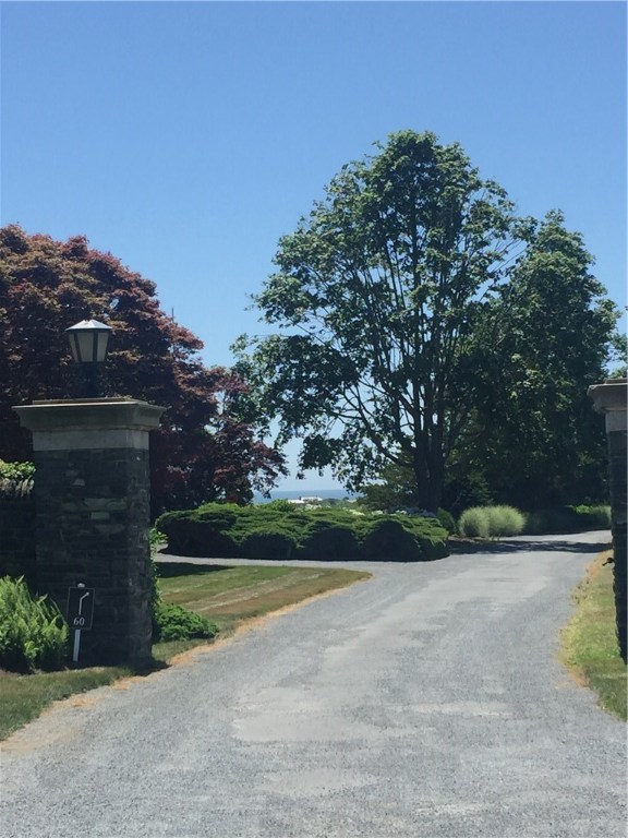 60 Beacon Hill Road Newport, RI 02840 - Photo 7 of 30 Impressive entrance