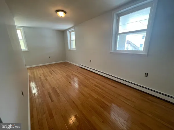 a view of empty room with window