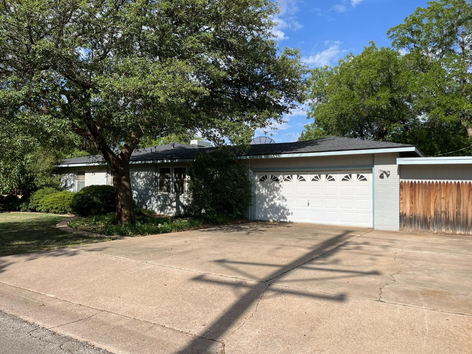 3602 41st Street Lubbock, TX 79413 - Photo 4 of 23 Garage