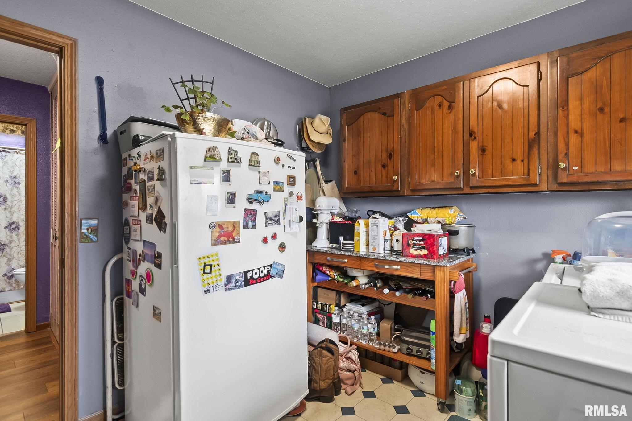 2409 Sutherland Road Springfield, IL 62702 - Photo 11 of 32