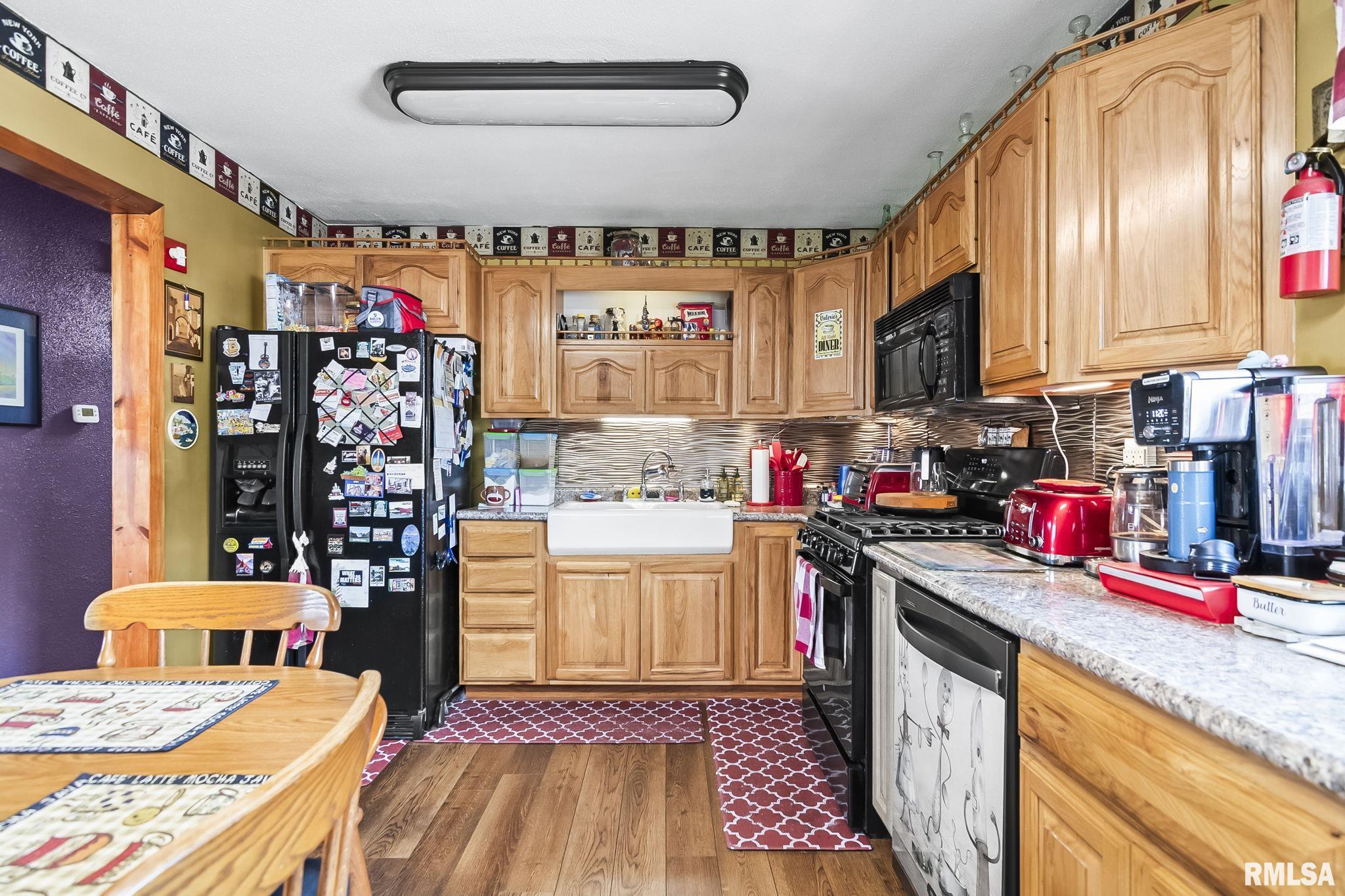 2409 Sutherland Road Springfield, IL 62702 - Photo 7 of 32