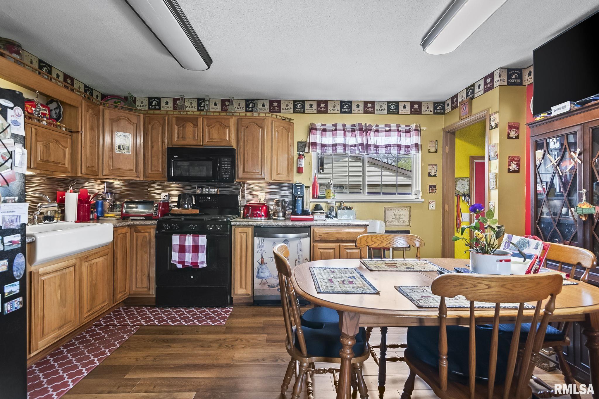 2409 Sutherland Road Springfield, IL 62702 - Photo 9 of 32