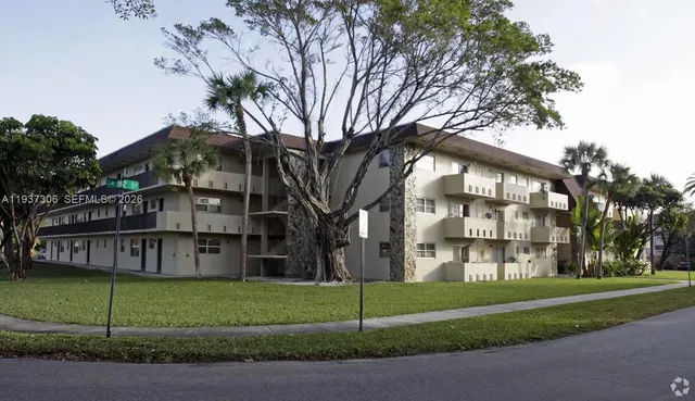 $1,800 | 7505 Southwest 82nd Street, Unit 222, Miami, FL 33143