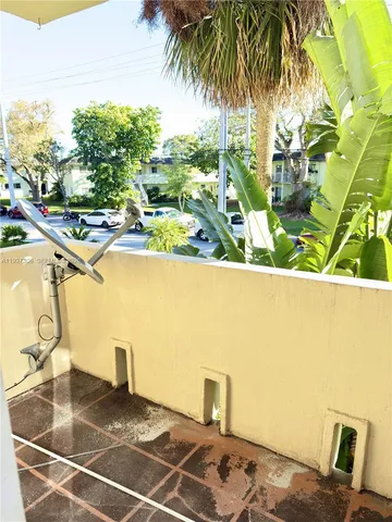 $1,800 | 7505 Southwest 82nd Street, Unit 222, Miami, FL 33143