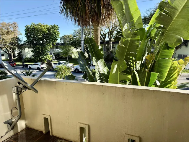 $1,800 | 7505 Southwest 82nd Street, Unit 222, Miami, FL 33143