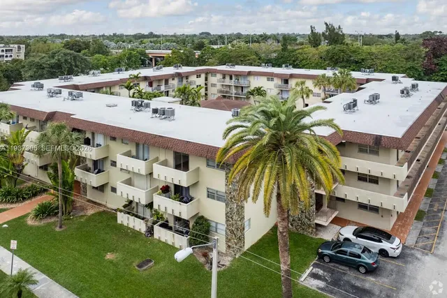 $1,800 | 7505 Southwest 82nd Street, Unit 222, Miami, FL 33143