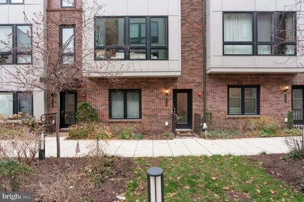 $4,500 | 418 Nottoway Walk, Alexandria, VA 22304