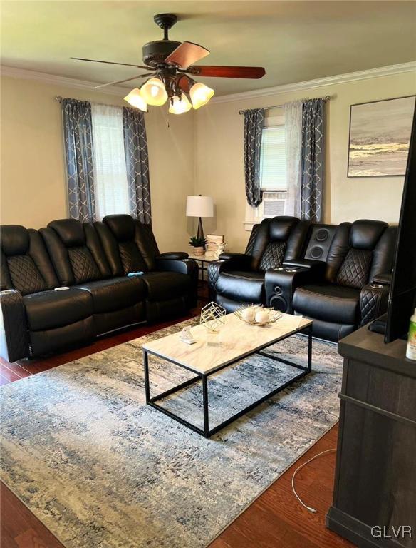 46 East Federal Street Allentown, PA 18103 - Photo 9 of 14 a living room with furniture and a rug