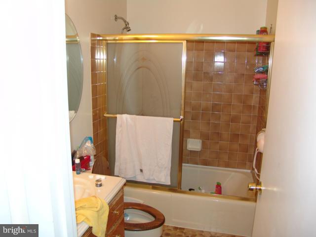 14713 Braddock Road Centreville, VA 20120 - Photo 6 of 11 Bath
