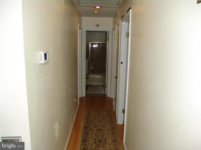 14713 Braddock Road Centreville, VA 20120 - Photo 7 of 11 Interior (General)