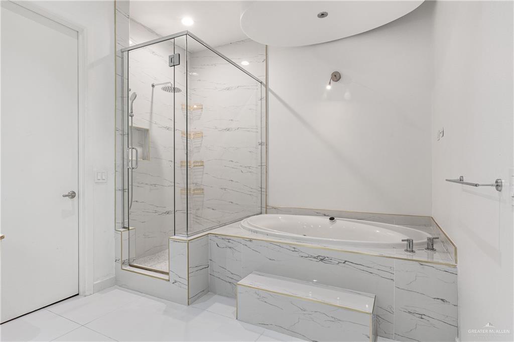 514 Rio Grande Drive Mission, TX 78572 - Photo 14 of 28 a bathroom with a shower and sink