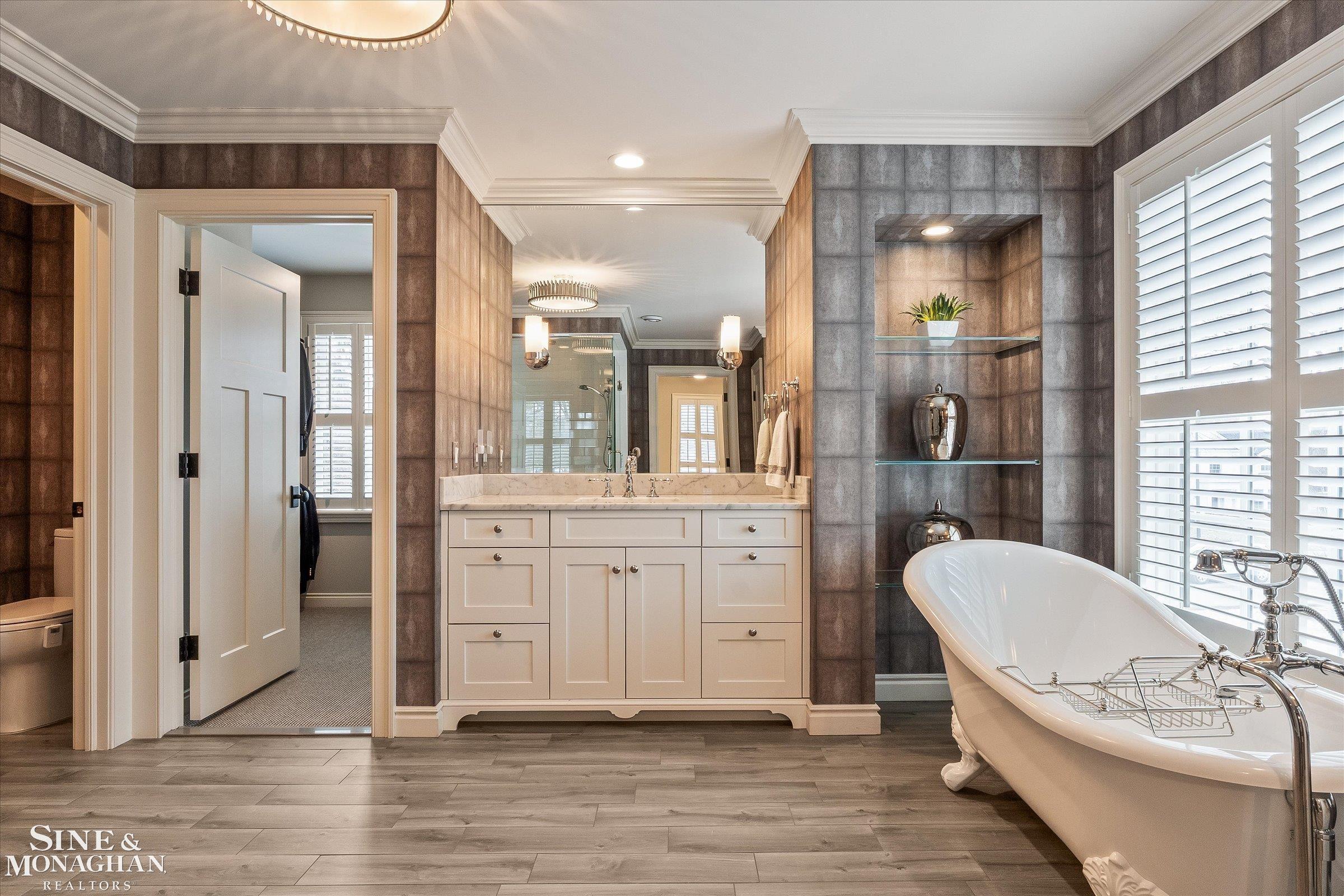 223 Cloverly Road Grosse Pointe, MI 48236 - Photo 28 of 64 Master Suite Bathroom
