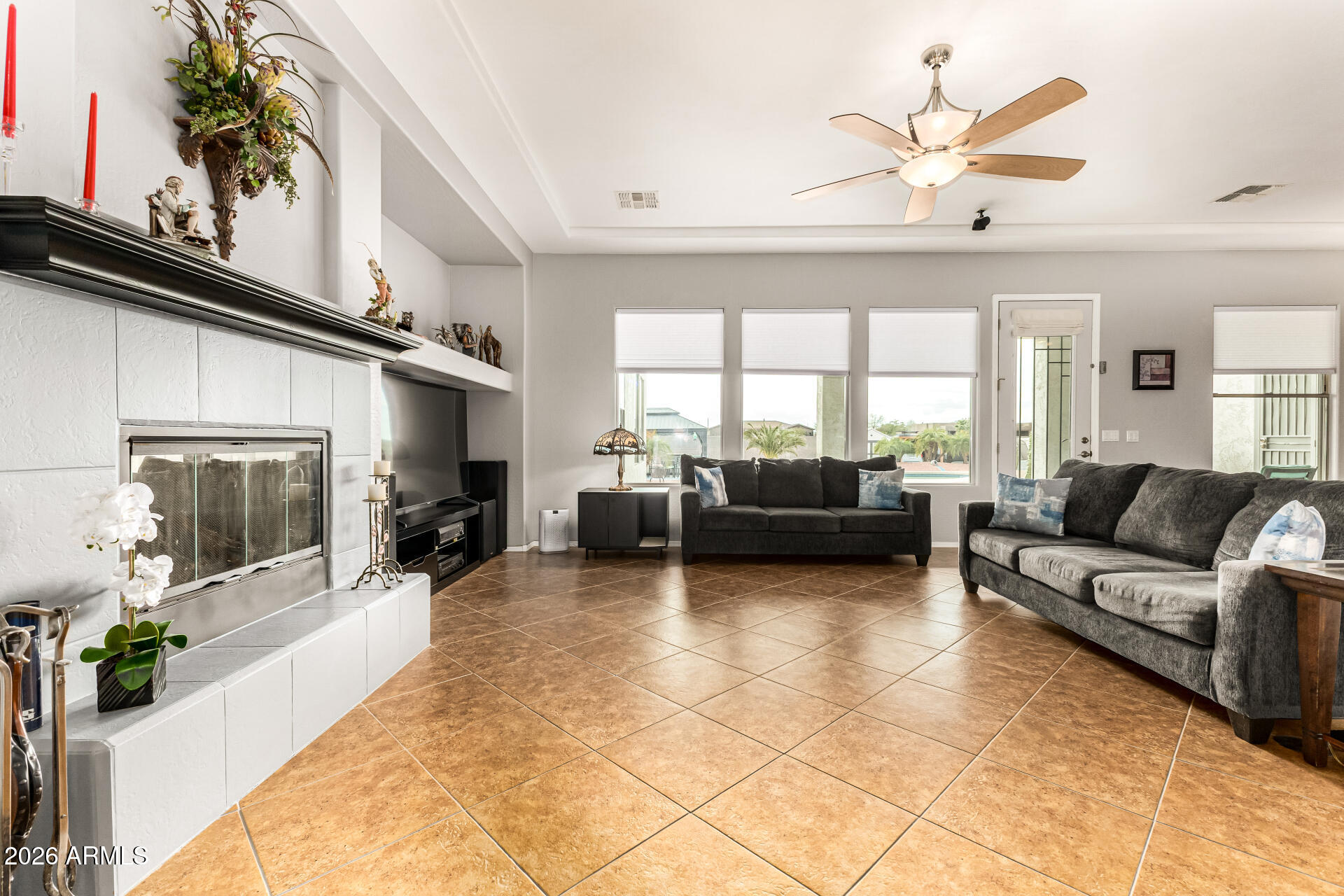 22909 West Sierra Ridge Way Wittmann, AZ 85361 - Photo 4 of 121 GREAT ROOM