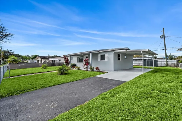 a view of a house with a big yard