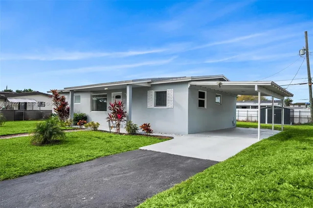 a view of a house with a backyard