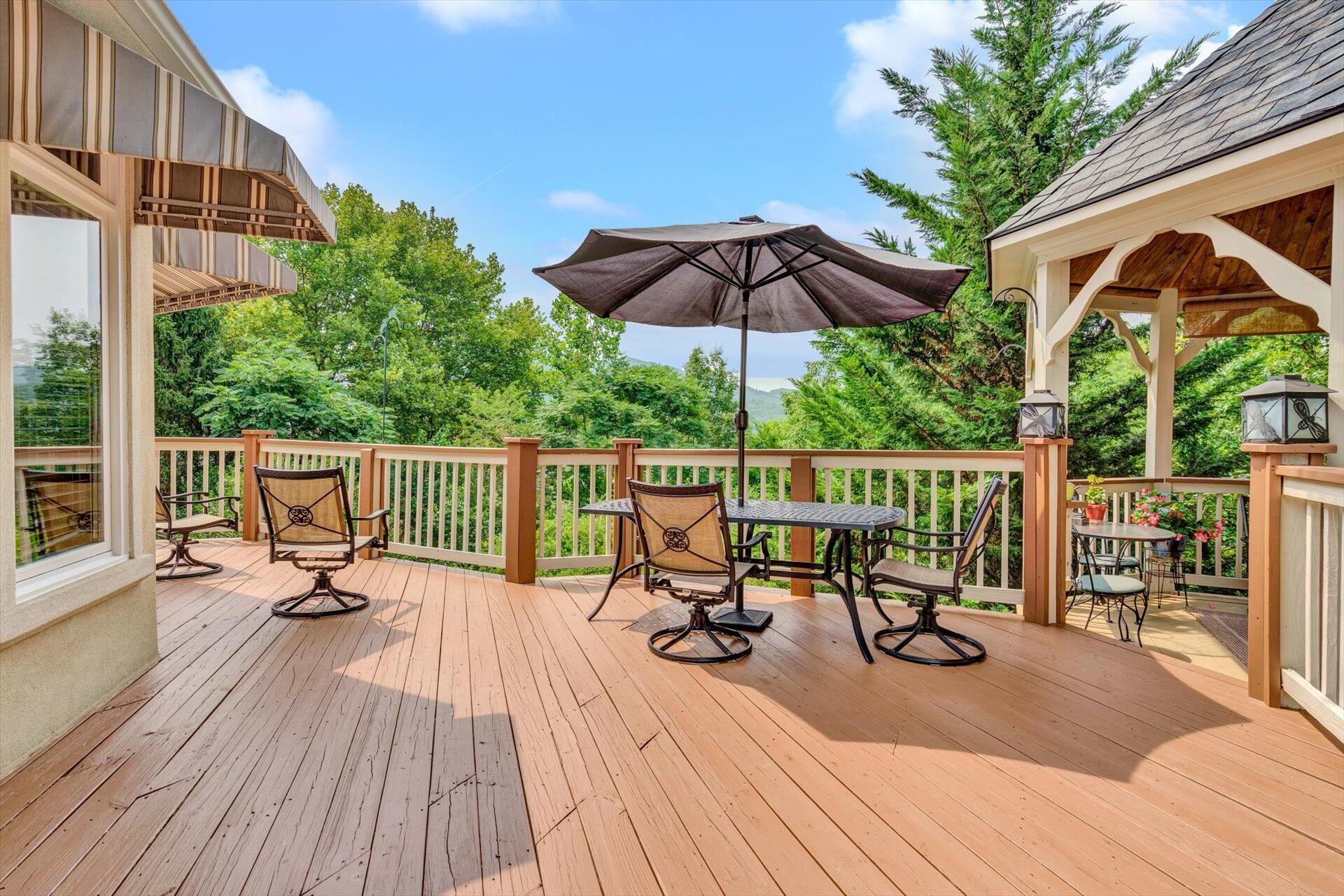 5300 Fox Ridge Road Southwest Roanoke, VA 24018 - Photo 30 of 81 28-SHOWS GREAT-52