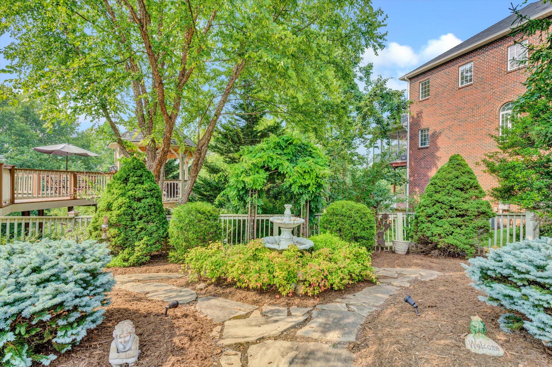 5300 Fox Ridge Road Southwest Roanoke, VA 24018 - Photo 66 of 81 70-SHOWS GREAT-4