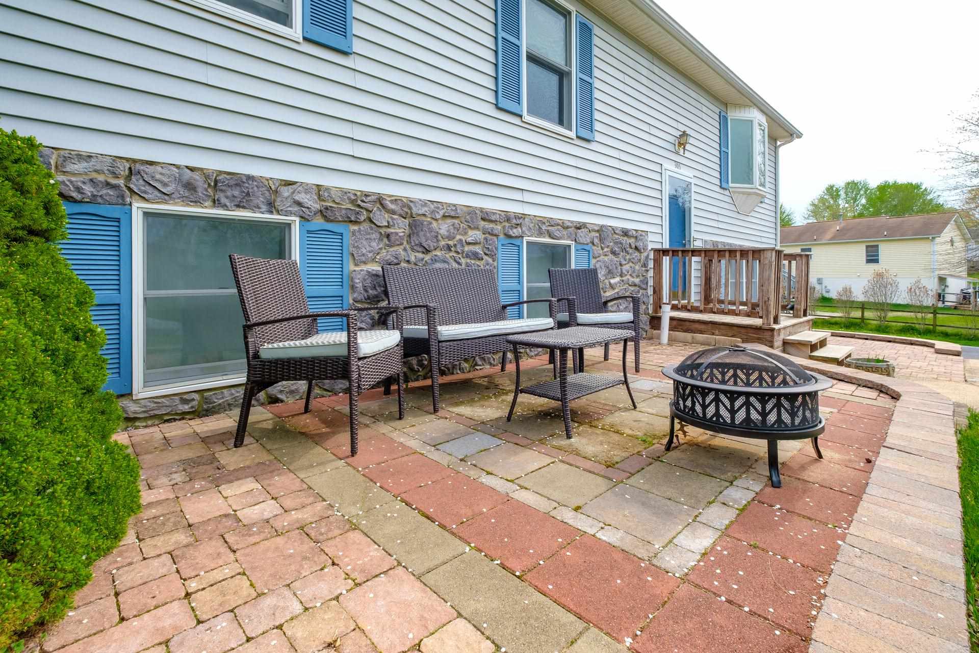 305 Ox Road Waynesboro, VA 22980 - Photo 4 of 28 a view of a patio with a table and chairs