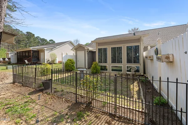 $275,000 | 3618 East Cotton Gin Drive, Clayton, NC 27527