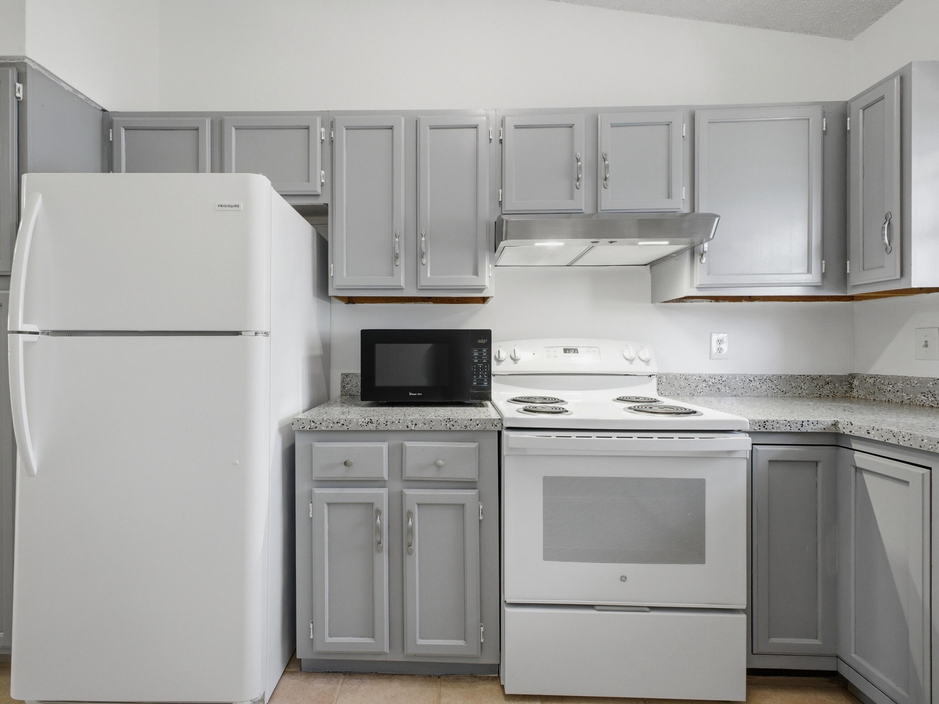 321 Norwood Terrace, Unit N221 Boca Raton, FL 33431 - Photo 10 of 36 Kitchen