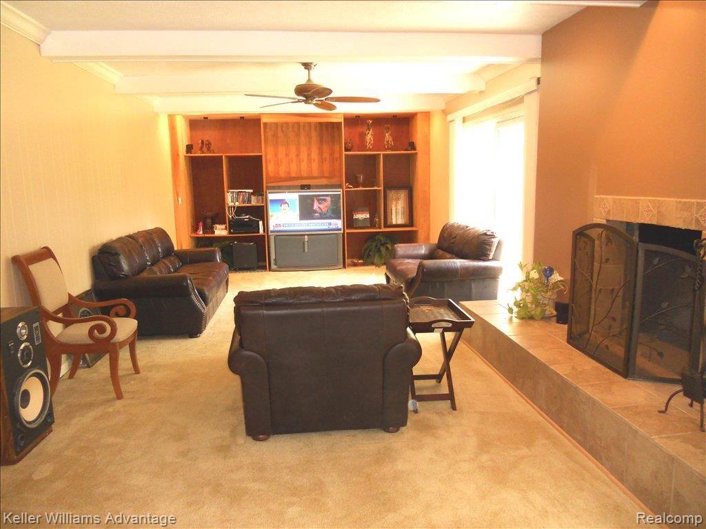 25835 Branchaster Road Farmington, MI 48336 - Photo 10 of 19 family room