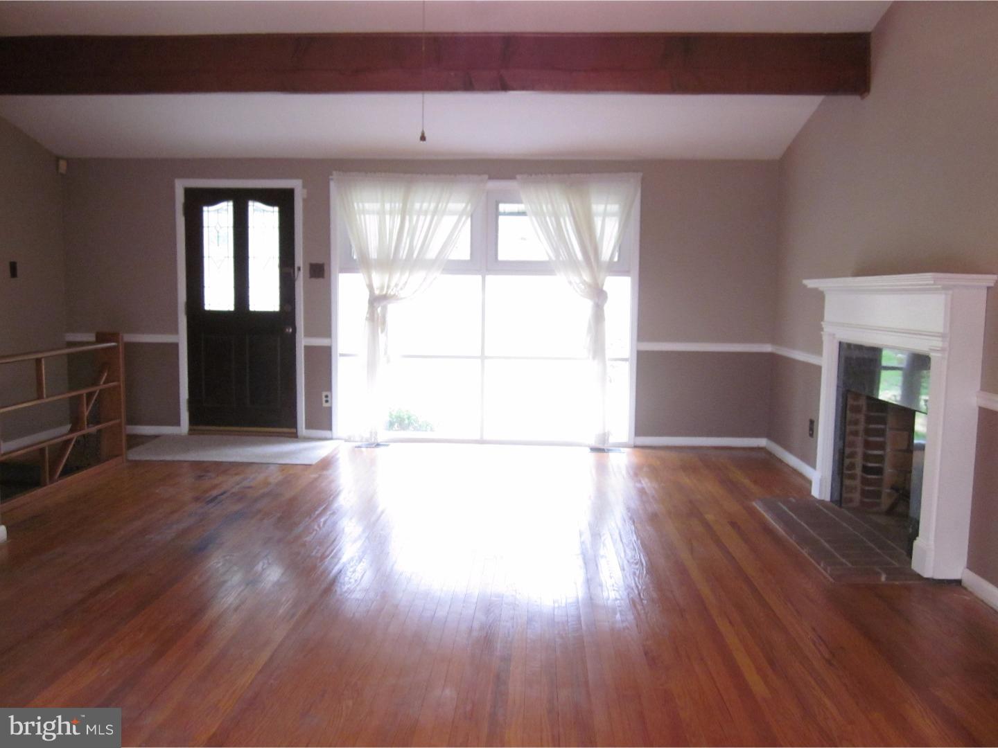 657 Church Road Flourtown, PA 19031 - Photo 5 of 25 Living Room