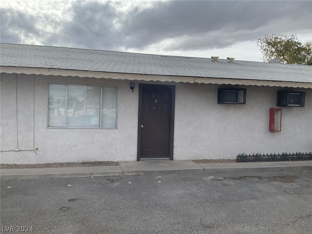 5925 Dodd Street, Unit 4 Las Vegas, NV 89122 - Photo 1 of 7