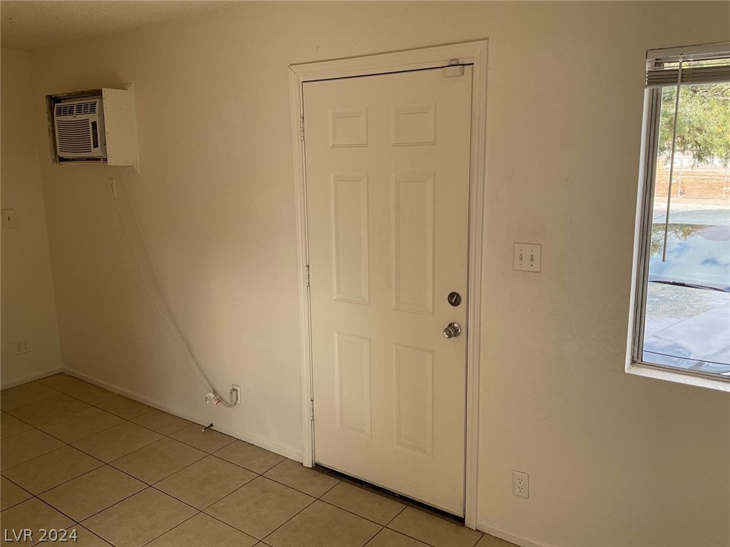 5925 Dodd Street, Unit 4 Las Vegas, NV 89122 - Photo 2 of 7