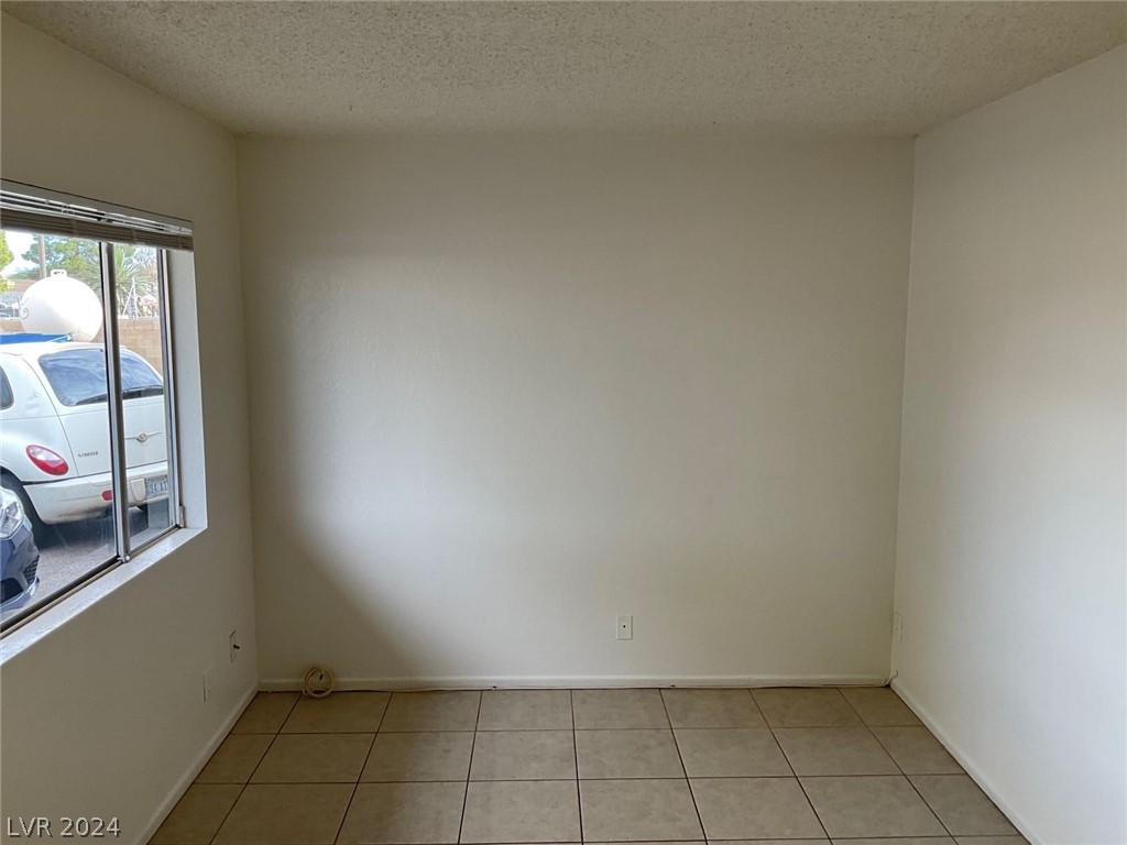 5925 Dodd Street, Unit 4 Las Vegas, NV 89122 - Photo 3 of 7