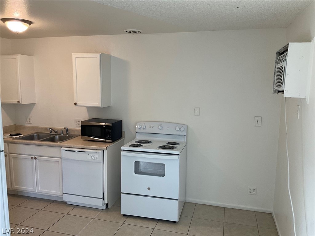 5925 Dodd Street, Unit 4 Las Vegas, NV 89122 - Photo 4 of 7