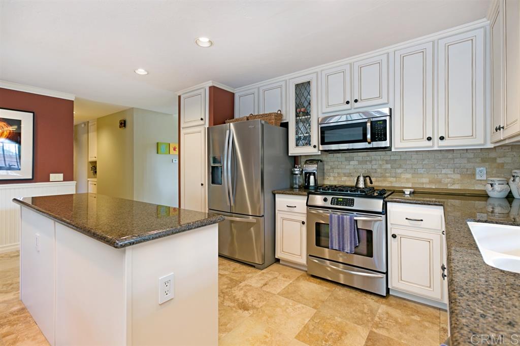 270 Sharp Place Encinitas, CA 92024 - Photo 11 of 25