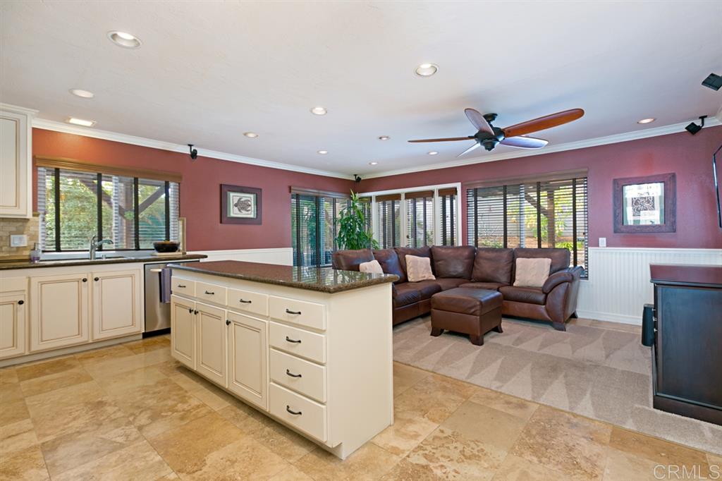 270 Sharp Place Encinitas, CA 92024 - Photo 9 of 25