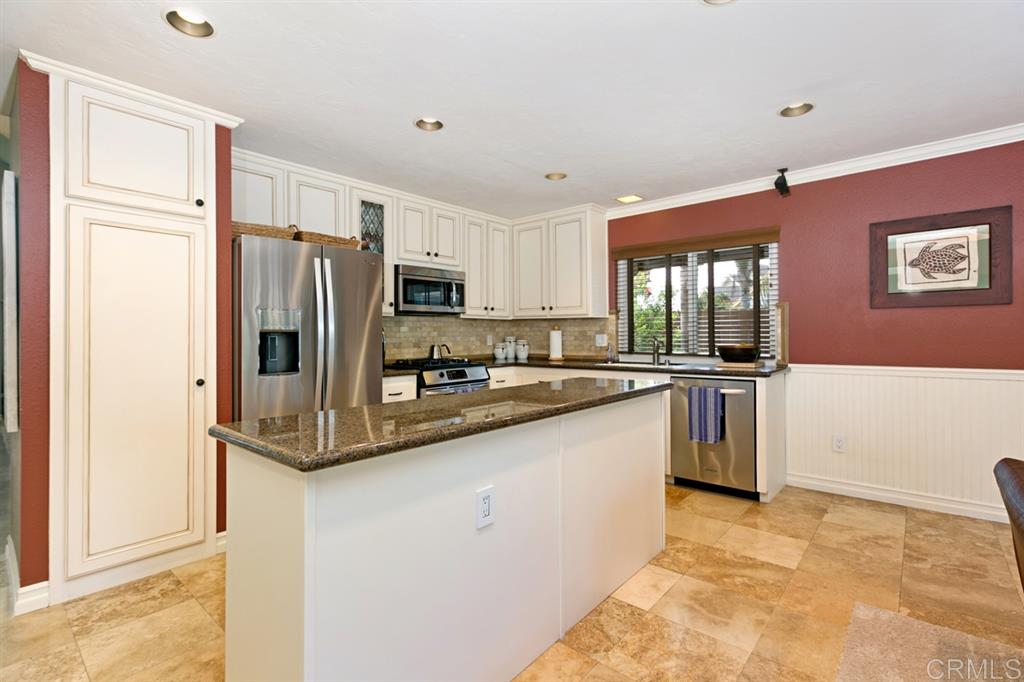 270 Sharp Place Encinitas, CA 92024 - Photo 10 of 25