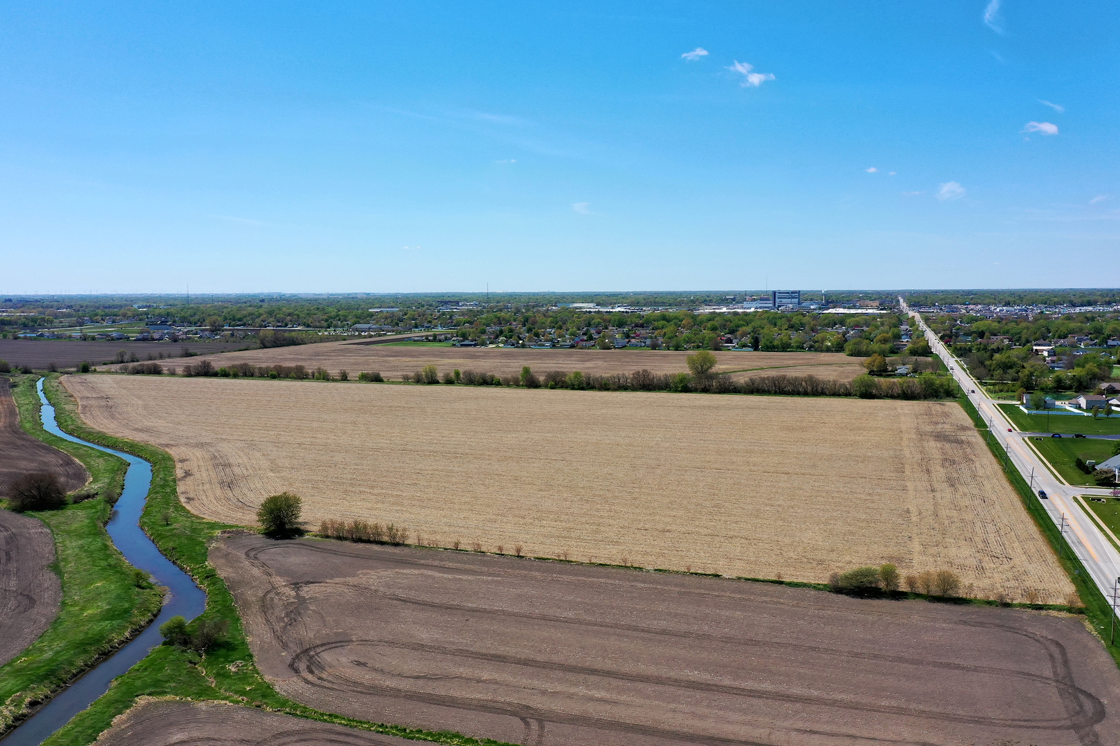 Sec 22 Twp 31 R 12e Bourbonnais, IL 60914 - Photo 11 of 14 a view of a lake with a city