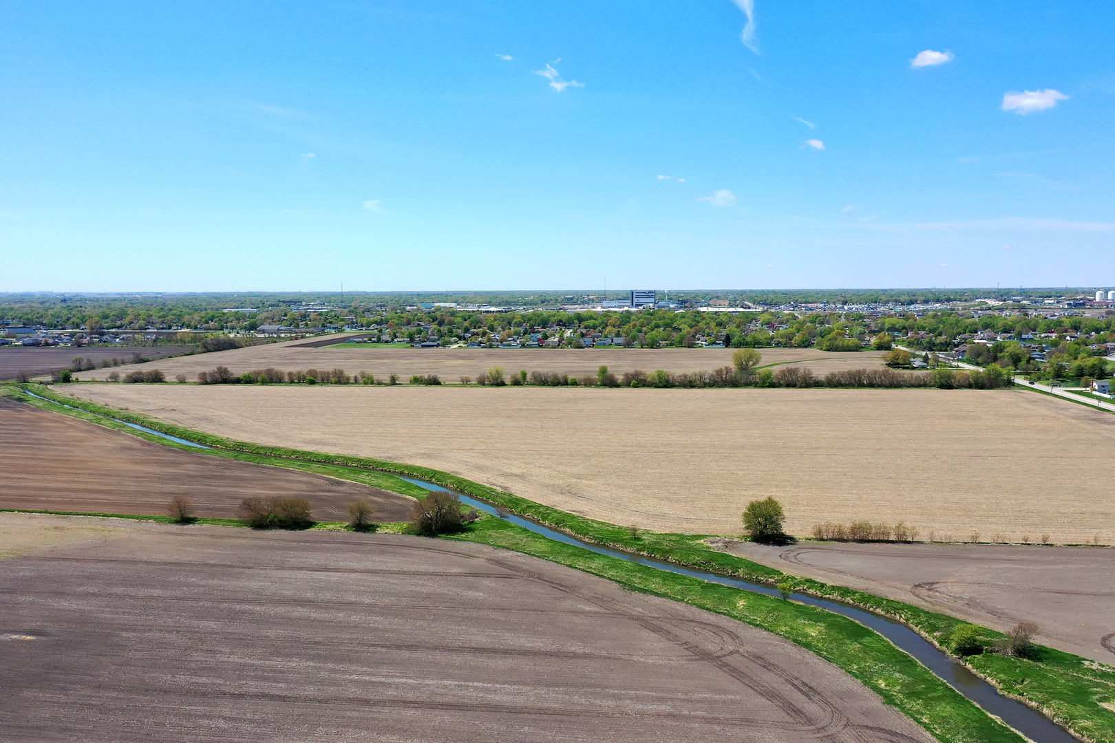 Sec 22 Twp 31 R 12e Bourbonnais, IL 60914 - Photo 12 of 14 a view of a lake with a city