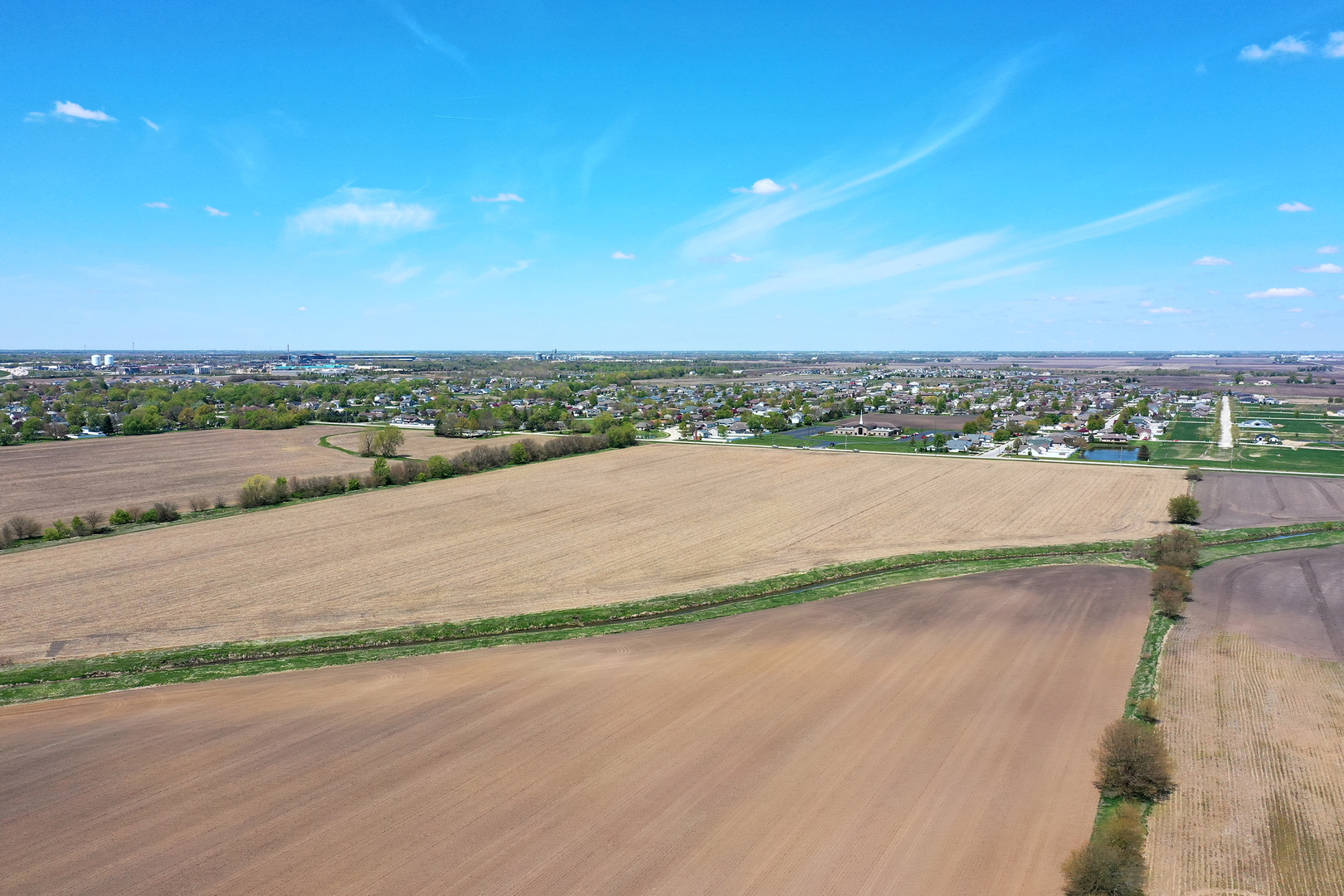 Sec 22 Twp 31 R 12e Bourbonnais, IL 60914 - Photo 4 of 14 a view of a lake with a city view