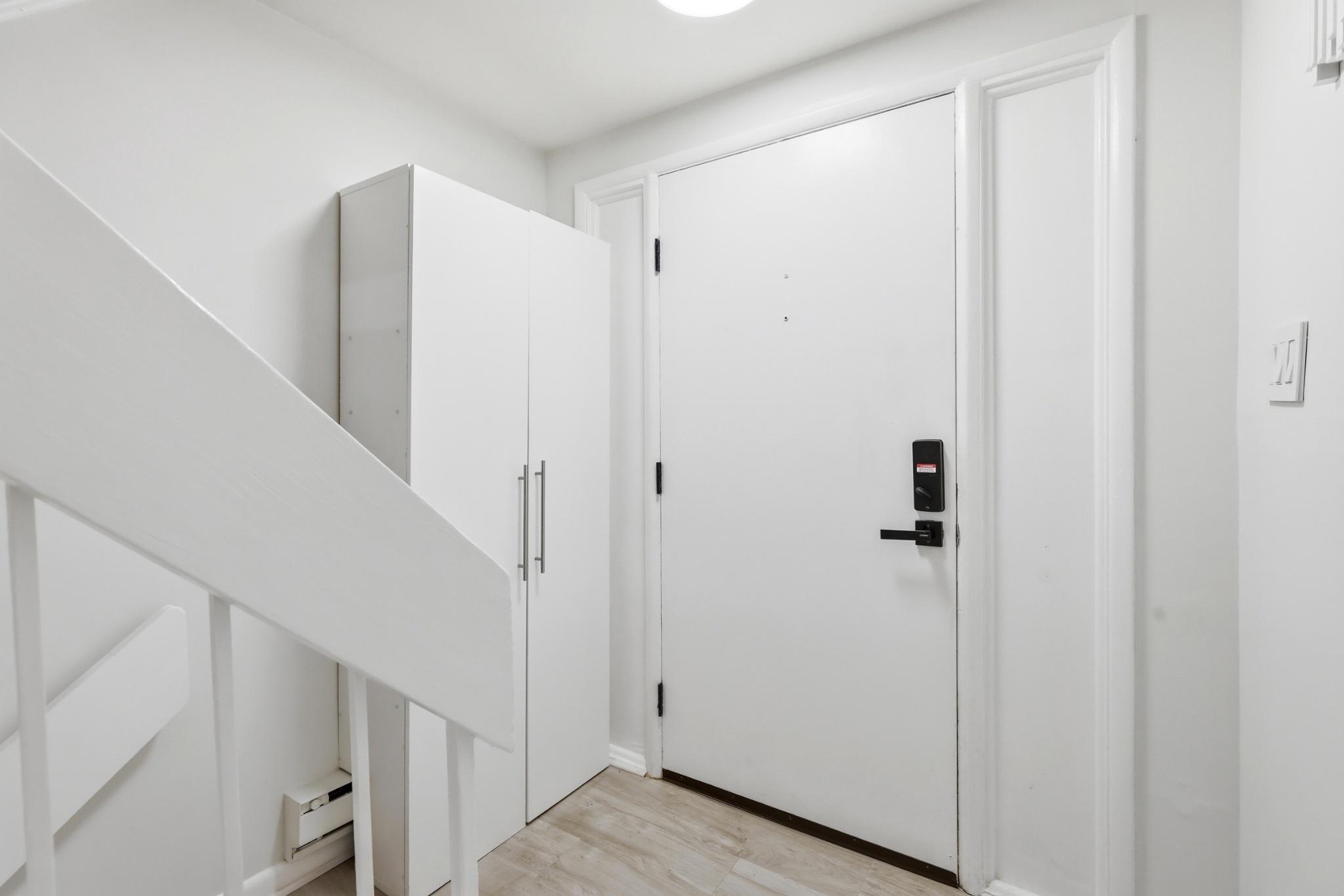 2260 Covent Gardens Court Reston, VA 20191 - Photo 4 of 42 Welcoming entryway