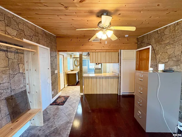 $109,900 | 3021 North Mission Road, Peoria, IL 61604