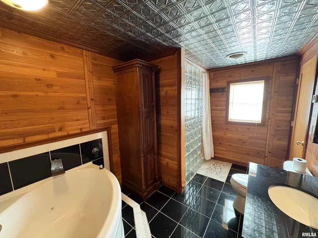 $109,900 | 3021 North Mission Road, Peoria, IL 61604