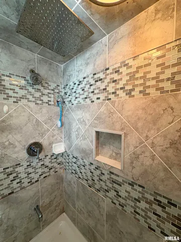 $109,900 | 3021 North Mission Road, Peoria, IL 61604