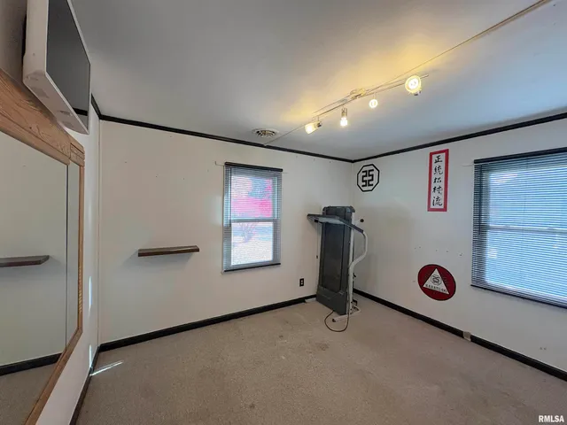 $109,900 | 3021 North Mission Road, Peoria, IL 61604