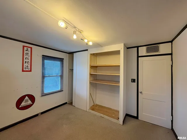 $109,900 | 3021 North Mission Road, Peoria, IL 61604