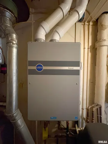 $109,900 | 3021 North Mission Road, Peoria, IL 61604