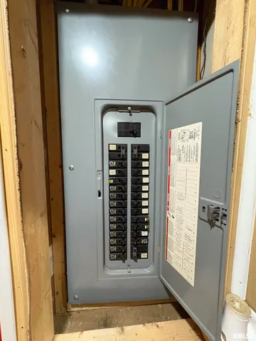 $109,900 | 3021 North Mission Road, Peoria, IL 61604