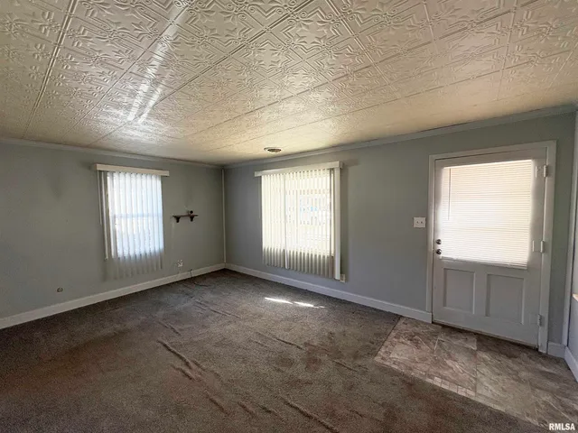 $109,900 | 3021 North Mission Road, Peoria, IL 61604