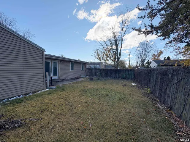 $109,900 | 3021 North Mission Road, Peoria, IL 61604