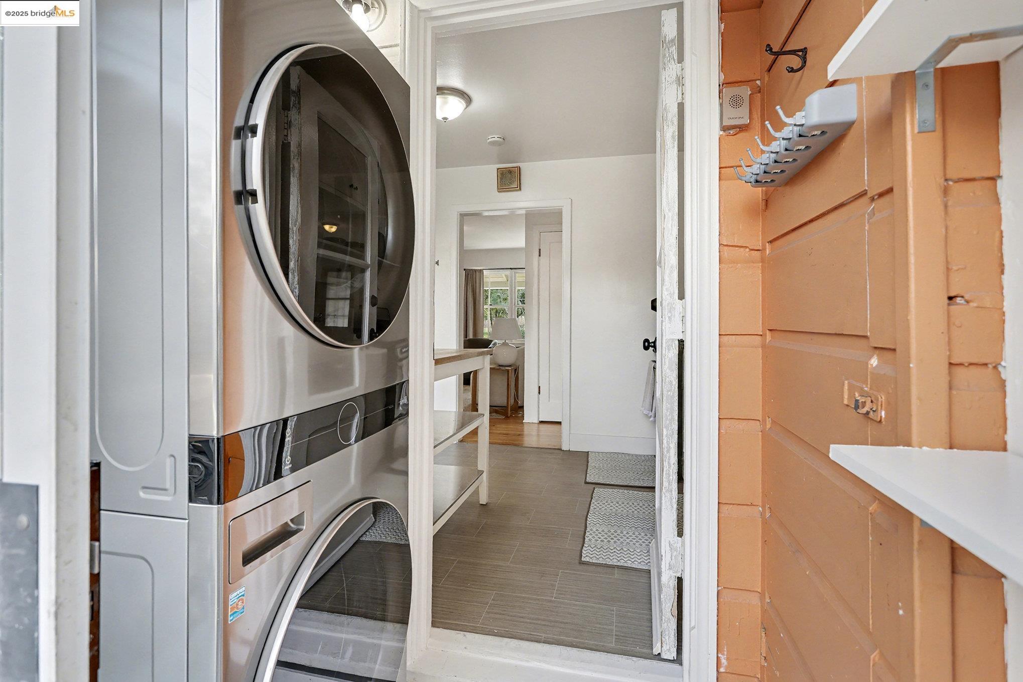 1808 Main Street Alameda, CA 94501 - Photo 14 of 18 a view of a walk in closet and bathroom