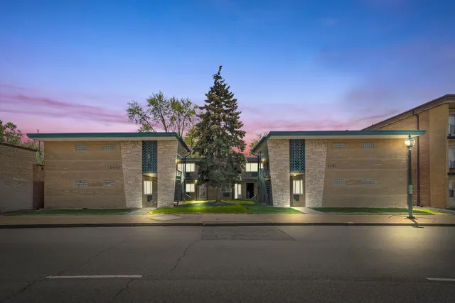 $1,570,000 | 3011 West 87th Street, Evergreen Park, IL 60805