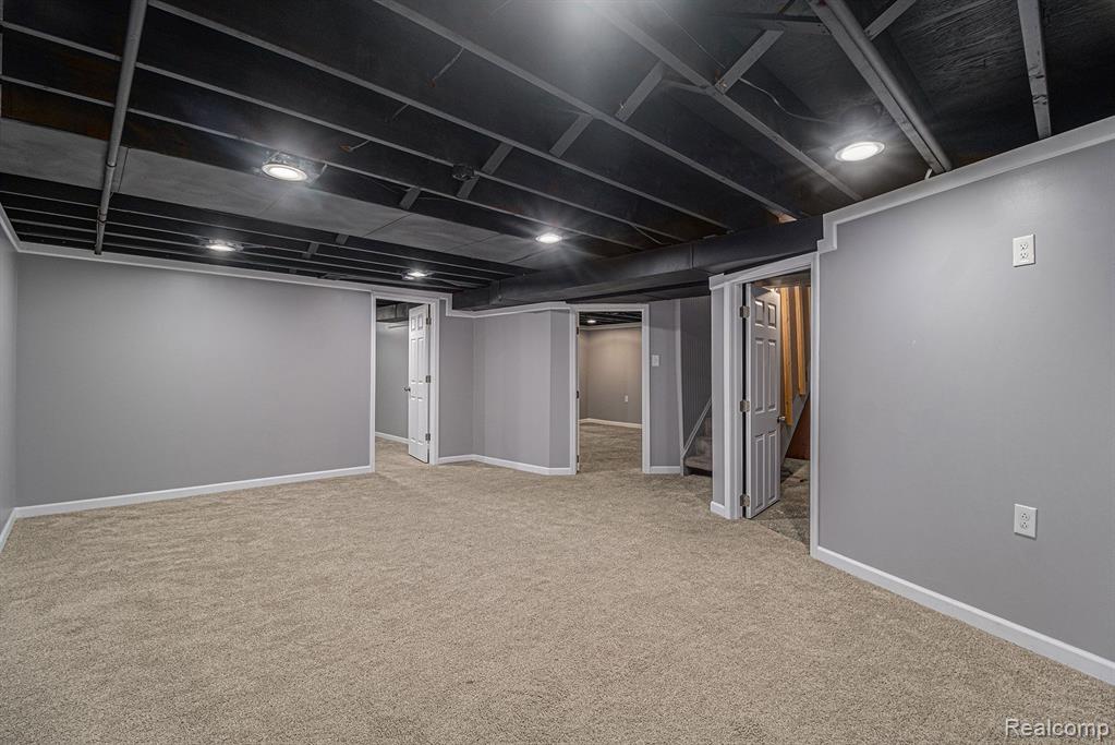 26842 Ford Road Dearborn Heights, MI 48127 - Photo 28 of 36
