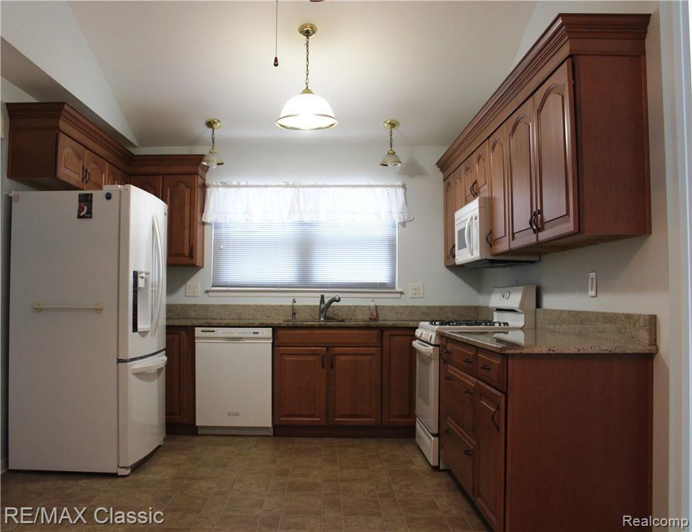 42566 Park Ridge Road Novi, MI 48375 - Photo 3 of 20 Kitchen